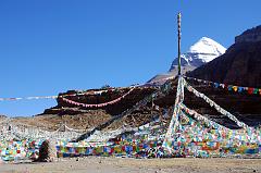 
The prayer-flag festooned Tarboche (4750m, 08:27) Pole is replaced each year at the major festival of Saga Dawa, marking the enlightenment of Shakyamuni Buddha. If the pole stands absolutely vertical all is well, but if it leans towards Kailash things are not good, if it leans away, things are even worse. Although we started our trek from Darchen, you can drive here too.
